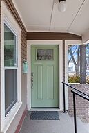 Lovebirds Getaway 3 Bedroom Home by RedAwning