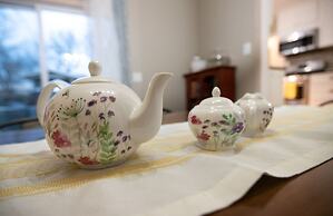 Lovebirds Getaway 3 Bedroom Home by RedAwning