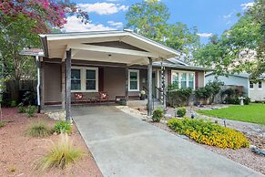 Lovebirds Getaway 3 Bedroom Home by RedAwning