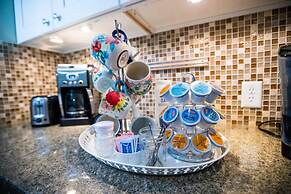 Lovebirds Getaway 3 Bedroom Home by RedAwning