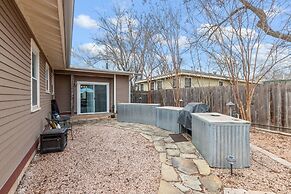 Lovebirds Getaway 3 Bedroom Home by RedAwning