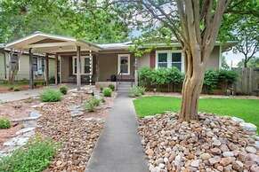 Lovebirds Getaway 3 Bedroom Home by RedAwning