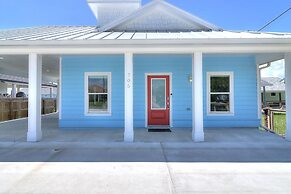 Crazy Crane 3 Bedroom Home by RedAwning