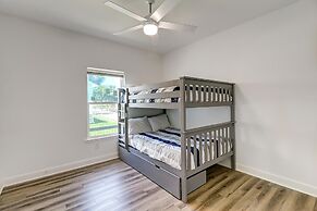 Crazy Crane 3 Bedroom Home by RedAwning