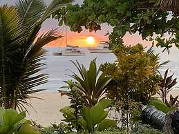 Family Comfort In Jamaica - Enjoy 7 Miles Of White Sand Beach! Villa b