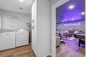 Pecht Haus 3 Bedroom Home by RedAwning