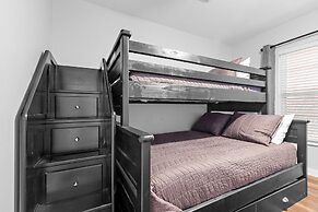 Pecht Haus 3 Bedroom Home by RedAwning