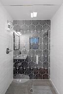 Pecht Haus 3 Bedroom Home by RedAwning