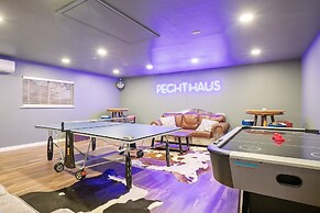 Pecht Haus 3 Bedroom Home by RedAwning