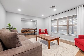 Pecht Haus 3 Bedroom Home by RedAwning