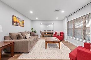 Pecht Haus 3 Bedroom Home by RedAwning