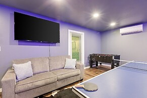 Pecht Haus 3 Bedroom Home by RedAwning