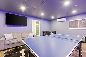 Pecht Haus 3 Bedroom Home by RedAwning