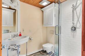 Tuckers Cove 7 Bedroom Home by RedAwning