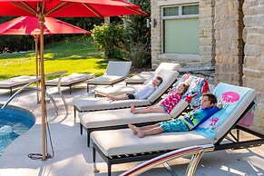 Tuckers Cove 7 Bedroom Home by RedAwning