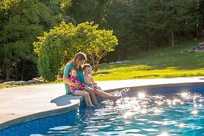 Tuckers Cove 7 Bedroom Home by RedAwning