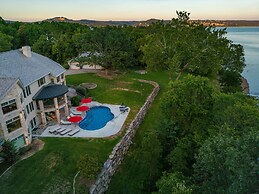 Tuckers Cove 7 Bedroom Home by RedAwning