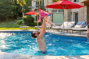 Tuckers Cove 7 Bedroom Home by RedAwning