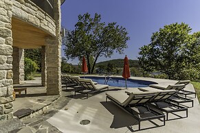 Tuckers Cove 7 Bedroom Home by RedAwning