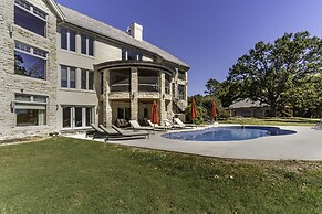 Tuckers Cove 7 Bedroom Home by RedAwning