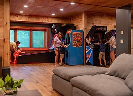 Tuckers Cove 7 Bedroom Home by RedAwning