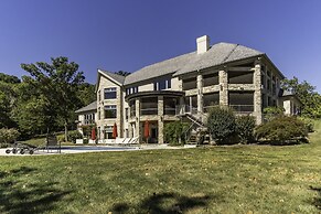 Tuckers Cove 7 Bedroom Home by RedAwning