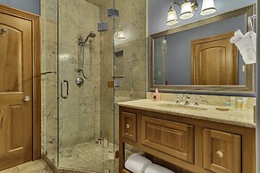 Tuckers Cove 7 Bedroom Home by RedAwning