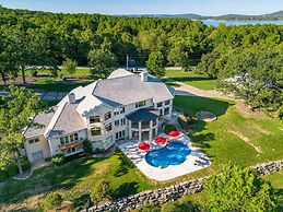 Tuckers Cove 7 Bedroom Home by RedAwning