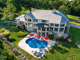 Tuckers Cove 7 Bedroom Home by RedAwning