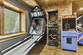 Tuckers Cove 7 Bedroom Home by RedAwning