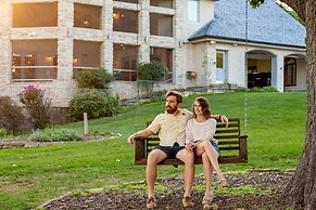 Tuckers Cove 7 Bedroom Home by RedAwning