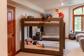 Tuckers Cove 7 Bedroom Home by RedAwning