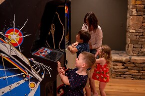 Tuckers Cove 7 Bedroom Home by RedAwning