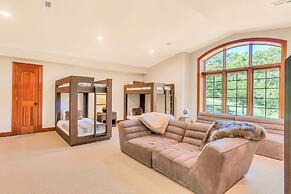 Tuckers Cove 7 Bedroom Home by RedAwning