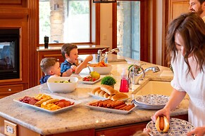 Tuckers Cove 7 Bedroom Home by RedAwning