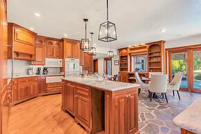 Tuckers Cove 7 Bedroom Home by RedAwning