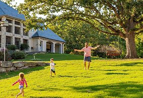 Tuckers Cove 7 Bedroom Home by RedAwning