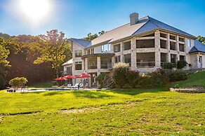 Tuckers Cove 7 Bedroom Home by RedAwning