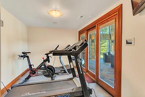 Tuckers Cove 7 Bedroom Home by RedAwning