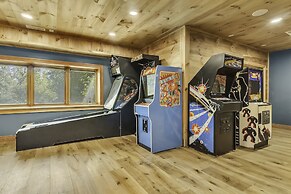 Tuckers Cove 7 Bedroom Home by RedAwning