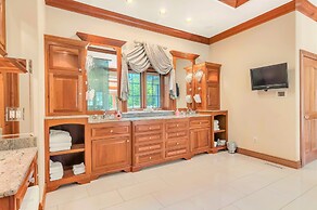 Tuckers Cove 7 Bedroom Home by RedAwning