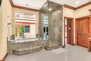 Tuckers Cove 7 Bedroom Home by RedAwning