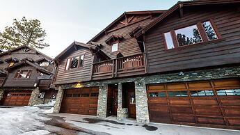 Grayfox 2 Pet-Friendly, 5-Star with Private Hot Tub, 2 Car Garage and 