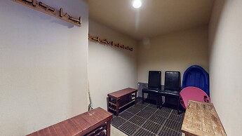 Grayfox 2 Pet-Friendly, 5-Star with Private Hot Tub, 2 Car Garage and 