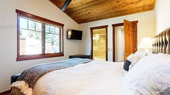 Grayfox 2 Pet-Friendly, 5-Star with Private Hot Tub, 2 Car Garage and 