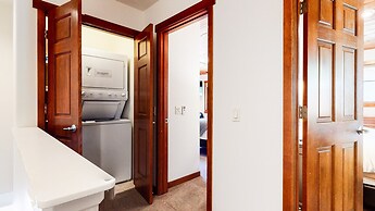 Grayfox 2 Pet-Friendly, 5-Star with Private Hot Tub, 2 Car Garage and 