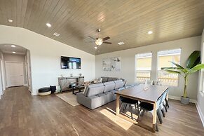 Crystal Blue 3 Bedroom Home by RedAwning