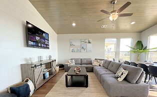 Crystal Blue 3 Bedroom Home by RedAwning