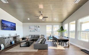 Crystal Blue 3 Bedroom Home by RedAwning