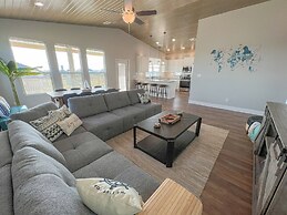 Crystal Blue 3 Bedroom Home by RedAwning